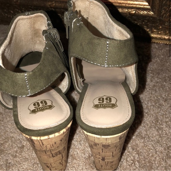 Route 66 Olive Green Wedge Felt Suede Sandals - Picture 4 of 5